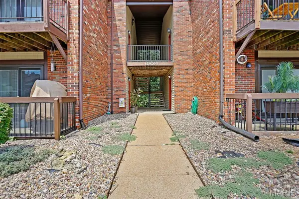 6824 Cottage Grove LN #F, St Louis, MO 63129