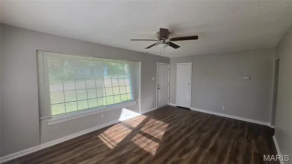 1138 Laredo AVE, St Louis, MO 63138