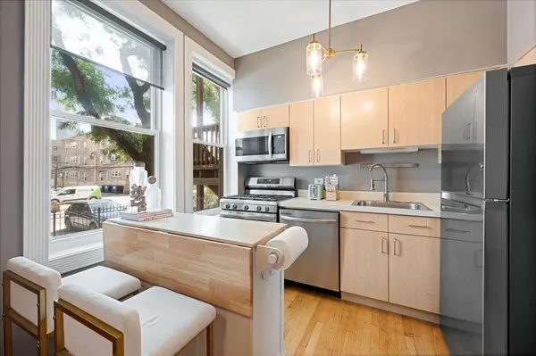 4053 N Sheridan RD #3, Chicago, IL 60613