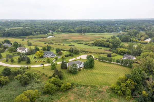 27517 E Savannah TRL, Lake Barrington, IL 60010