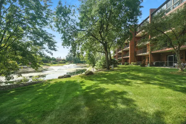 3 Cinnamon Creek DR #3S, Palos Hills, IL 60465