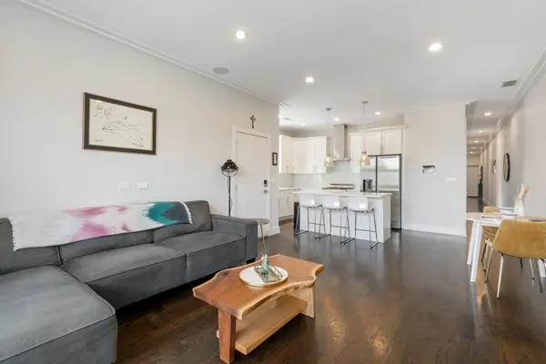 2207 W Belmont AVE #3, Chicago, IL 60618
