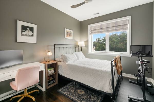 2207 W Belmont AVE #3, Chicago, IL 60618