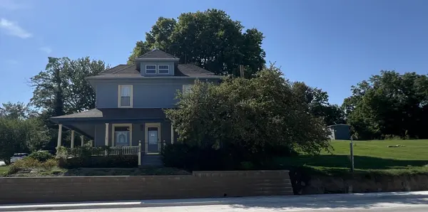 606 N Cody RD, Leclaire, IA 52753