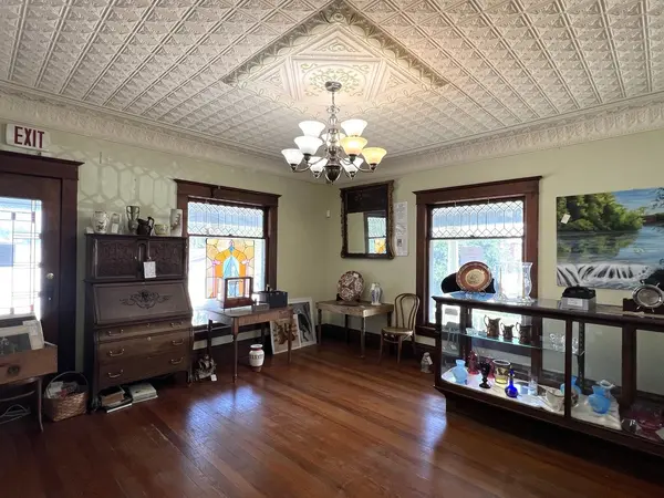 606 N Cody RD, Leclaire, IA 52753