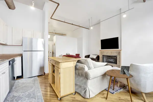 226 N Clinton ST #723, Chicago, IL 60661