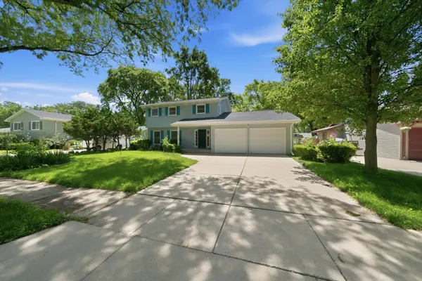 1520 Crestwood CT, Aurora, IL 60506