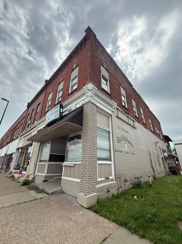 200 S 2nd ST, Clinton, IA 52732