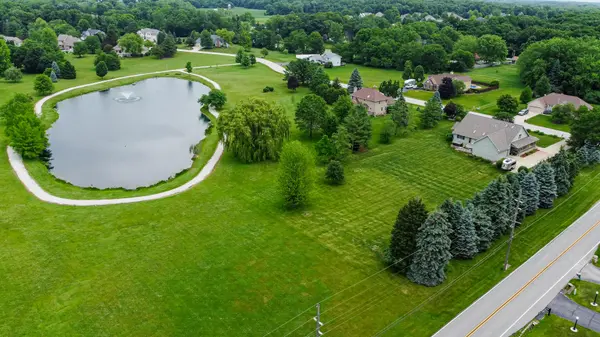 552 Fleetwood DR, Valparaiso, IN 46385