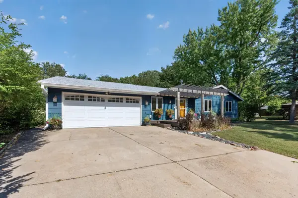 11901 River Hills CIR, Burnsville, MN 55337