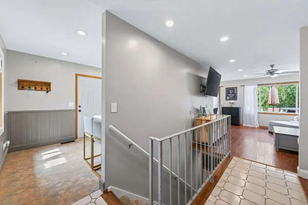 11901 River Hills CIR, Burnsville, MN 55337