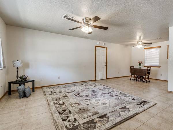 16 Sue LN, Mcloud, OK 74851