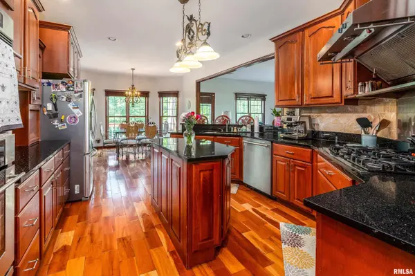 213 STONE LAKE DR, Makanda, IL 62958