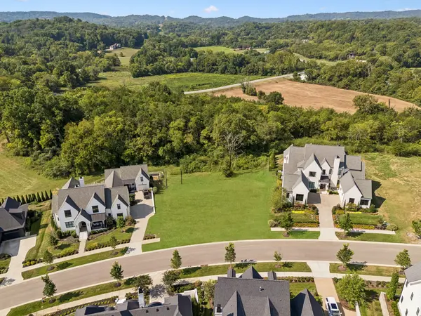 9113 Sawtooth Ln, College Grove, TN 37046