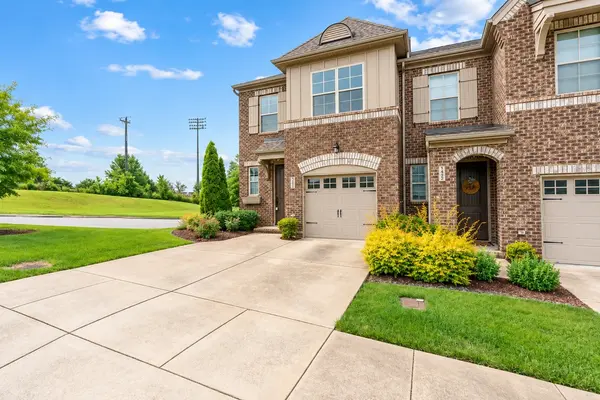 2065 Newark Ln, Thompsons Station, TN 37179
