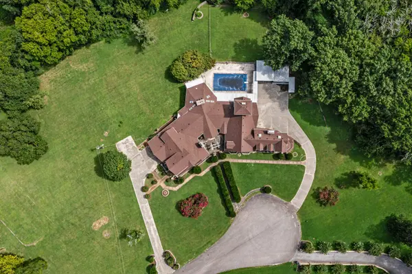 100 Pineywood Acres Dr, Madison, TN 37115