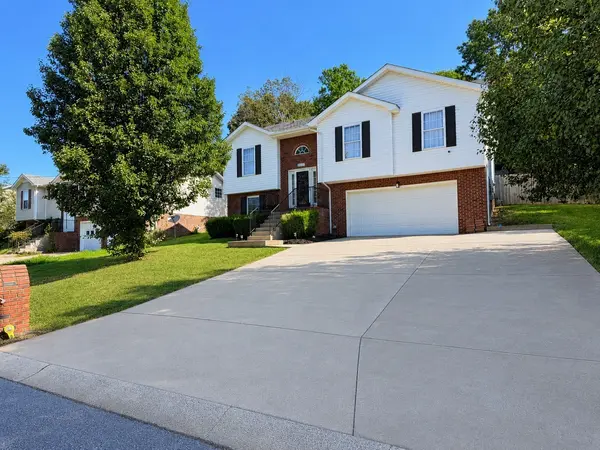 1023 Hedge Apple Dr, Clarksville, TN 37040