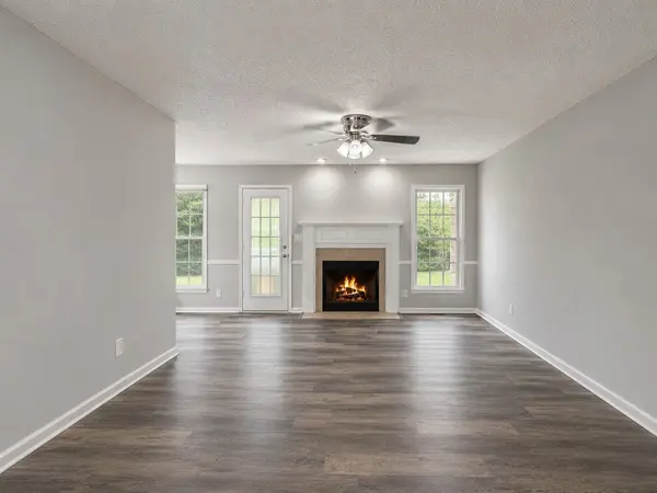 1023 Hedge Apple Dr, Clarksville, TN 37040