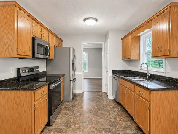 1023 Hedge Apple Dr, Clarksville, TN 37040