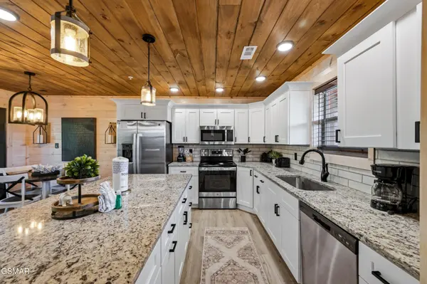 1802 Stone Wood Way, Pigeon Forge, TN 37862