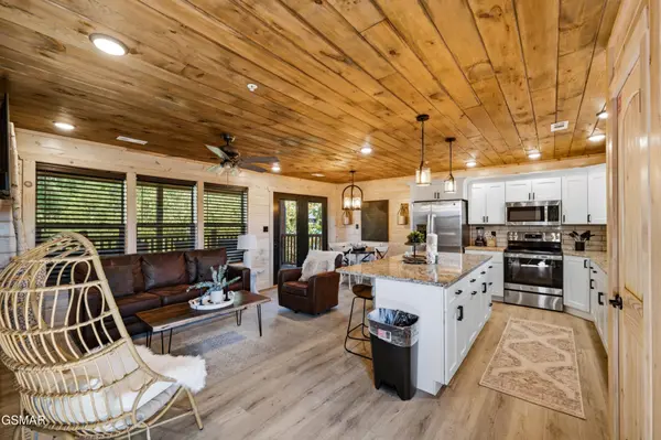 1802 Stone Wood Way, Pigeon Forge, TN 37862