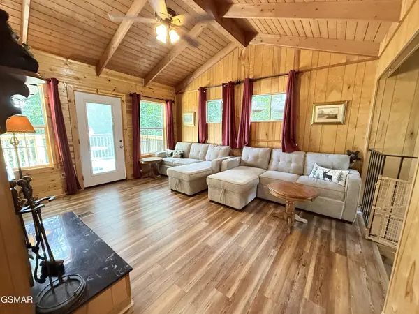 1448 N Arbon Lane, Gatlinburg, TN 37738