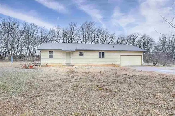 1009 E 8th, Douglass, KS 67039