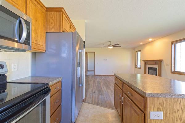 1220 and 1222 Lazy Creek Ct, Newton, KS 67114