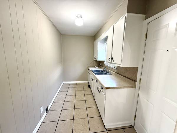 1757 S Washington St, Wichita, KS 67217