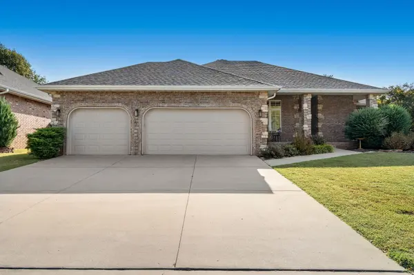 2426 S April AVE, Springfield, MO 65807
