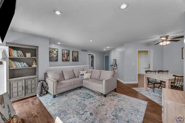 6413 SW Wentley LN, Topeka, KS 66614
