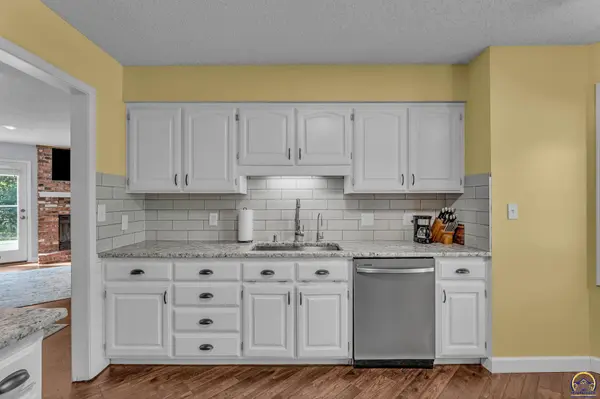 6413 SW Wentley LN, Topeka, KS 66614