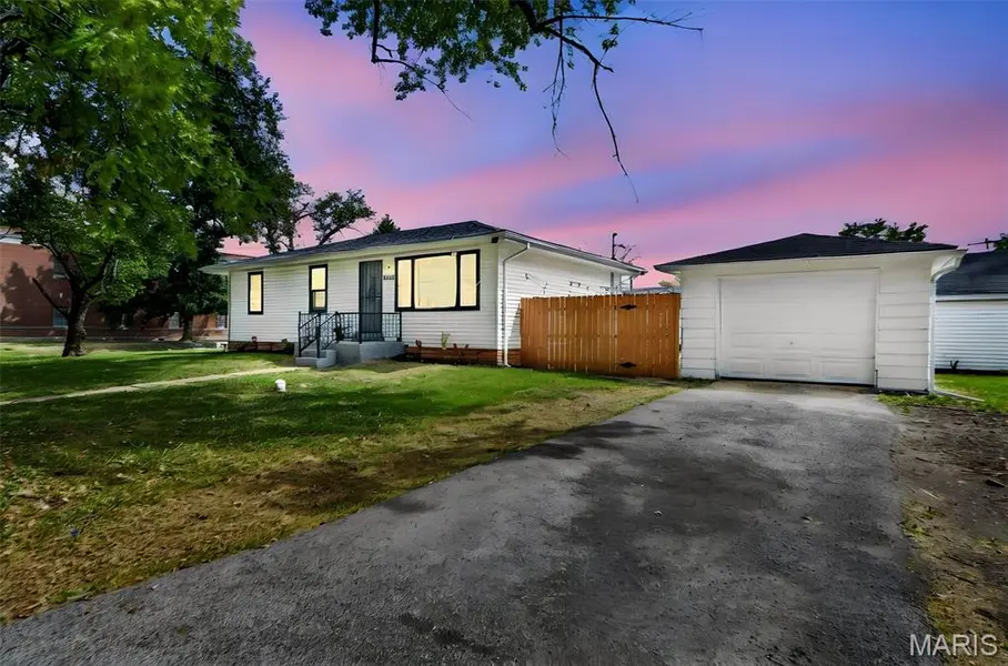 9984 Duke DR, St Louis, MO 63136