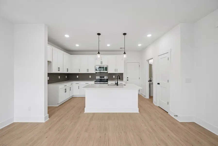 2597 Peaceful Valley Dr, Columbia, TN 38401