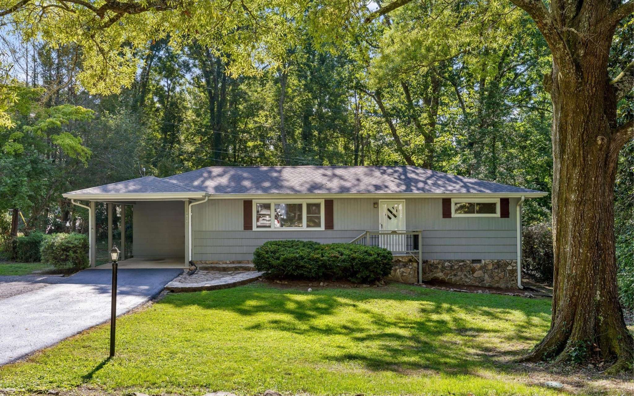 1014 Signal Road, Signal Mountain, TN 37377
