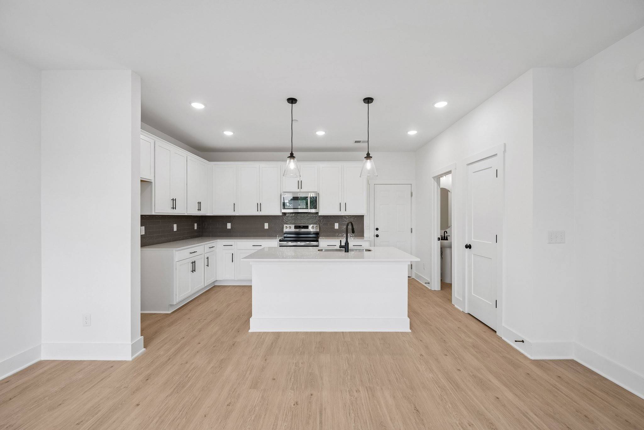 2597 Peaceful Valley Dr, Columbia, TN 38401