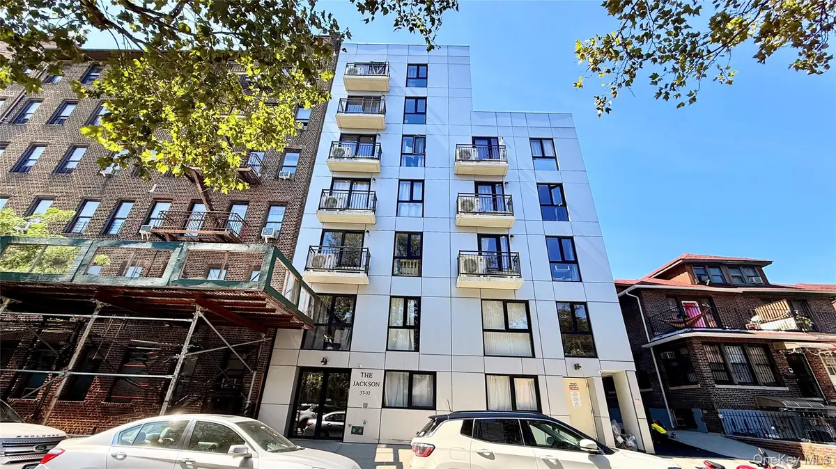 37-32 89 ST #4D, Jackson Heights, NY 11372
