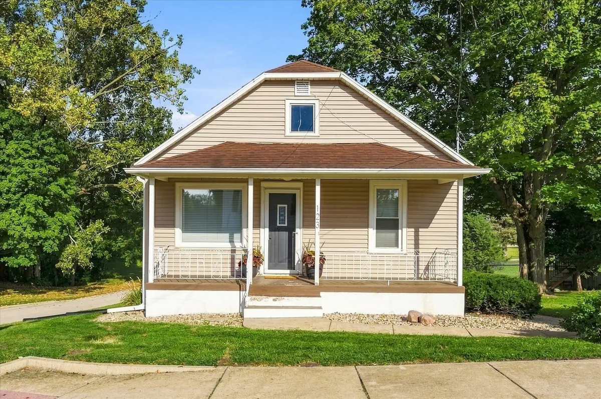 123 N Milwaukee ST, Mark, IL 61340