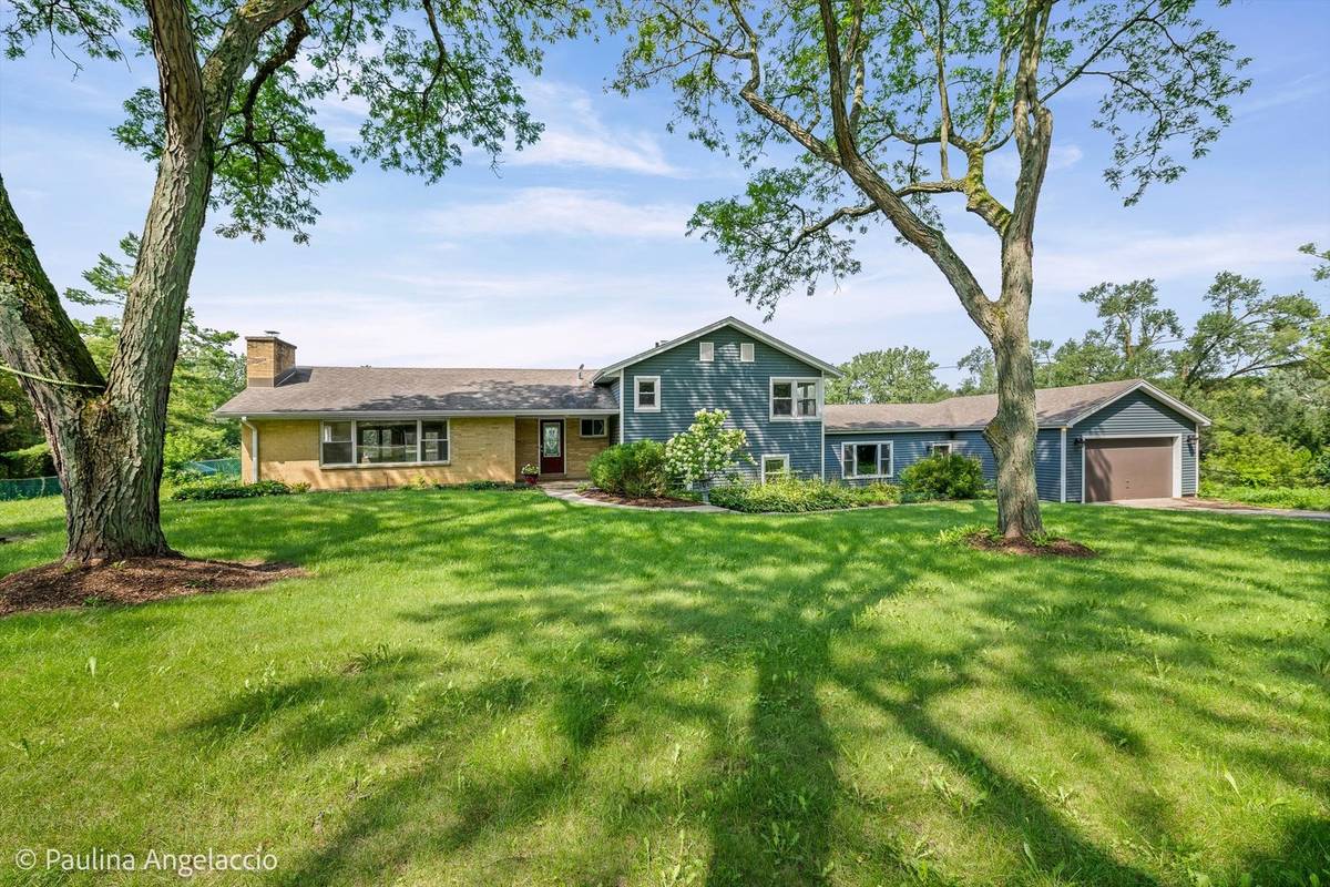 22406 N Bertha LN, Barrington, IL 60010