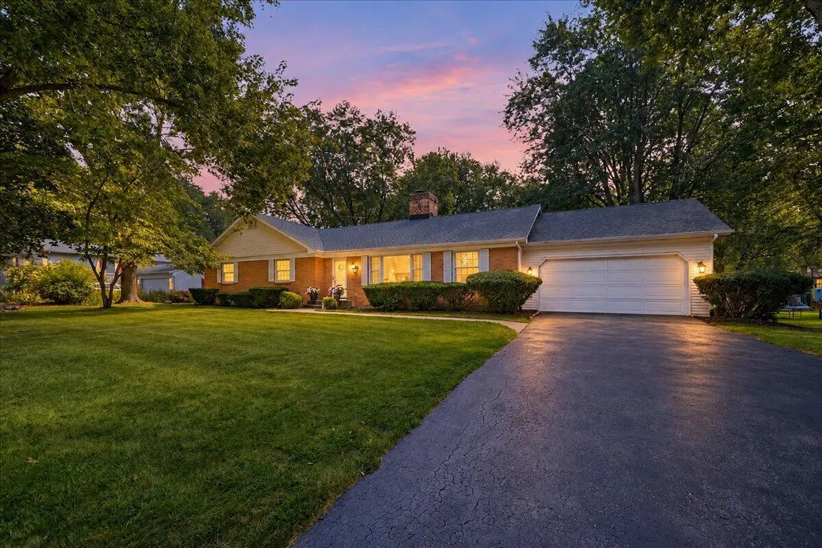 108 Fordwick LN, Valparaiso, IN 46383