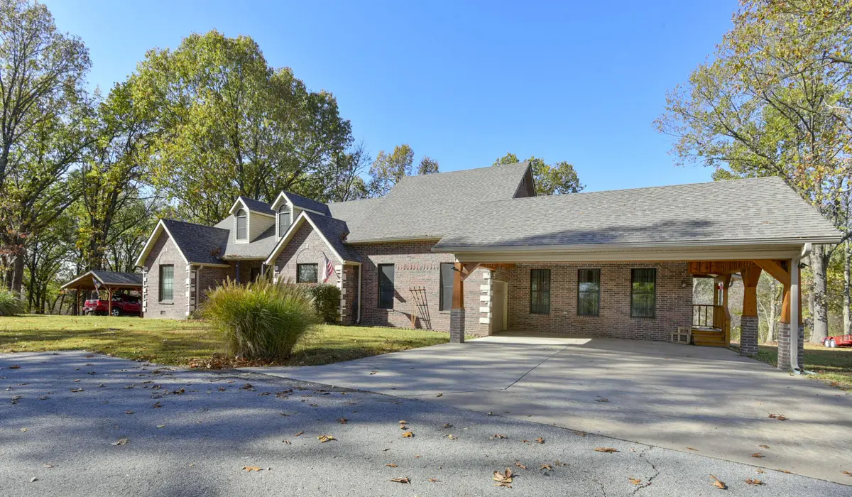 1408 Nottingham DR, Cassville, MO 65625