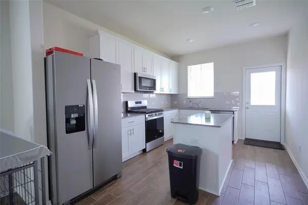 545 Tree Nut LOOP, Buda, TX 78610