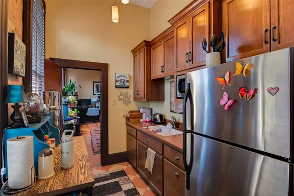 111 E Gonzales ST, Seguin, TX 78155