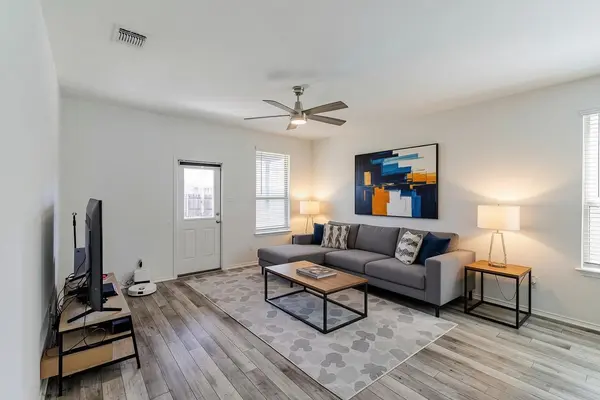 1620 Holly Lake DR, Leander, TX 78641