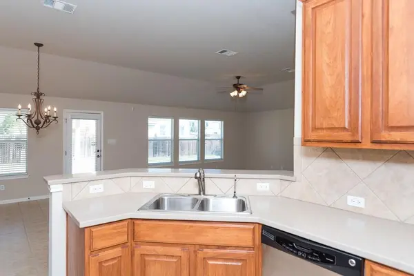 1611 Briar Hill DR, Georgetown, TX 78626