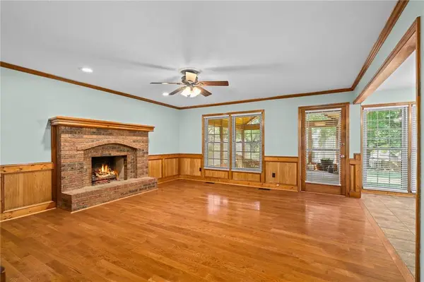5722 Richards CIR, Shawnee, KS 66216