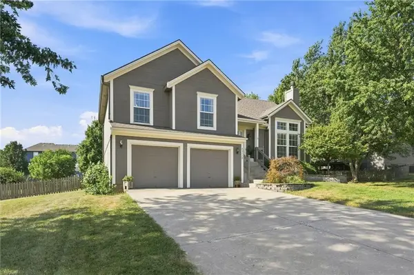 20778 Skyview LN, Spring Hill, KS 66083