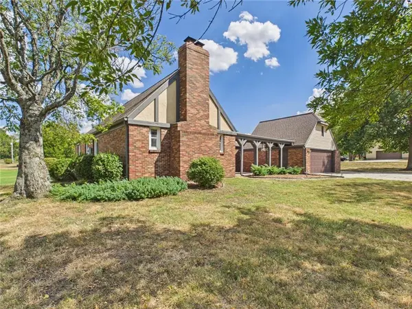 915 215th ST, Fort Scott, KS 66701