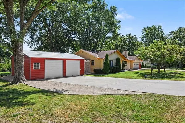 2929 N 153rd TER, Basehor, KS 66007