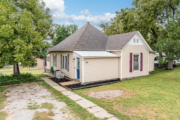 301 W Lake ST, Mc Louth, KS 66054